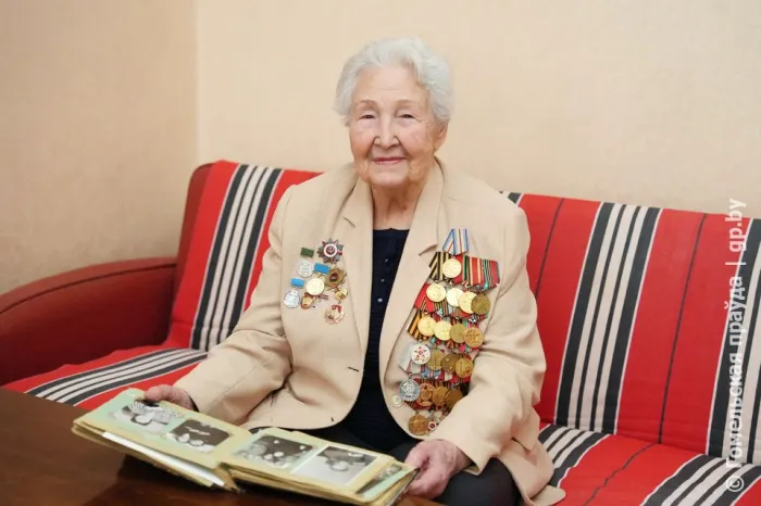 Платье из немецкого парашюта. Аэлита Самсонова отправилась на войну девчонкой, дошла до Берлина, познакомилась с мужем, расписалась на Рейхстаге