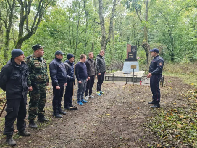 Милиционеры Хойникщины помнят и чтут героев Великой Отечественной войны