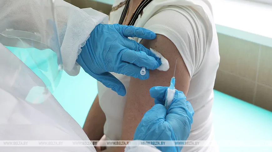 Число введенных доз вакцины против COVID-19 в мире превысило 1 млрд