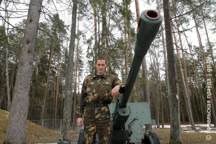 Ему хаки к лицу. Научный сотрудник областного музея военной славы Дмитрий Горбаль может часами говорить про бронетехнику, авиацию и корабли