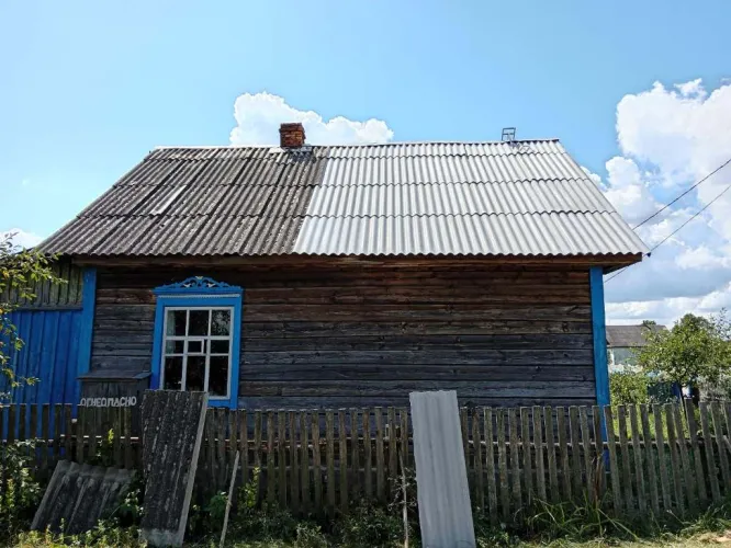 Калинковичские спасатели помогли ветерану, чей дом пострадал от урагана