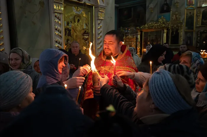 В Гомеле встретили Благодатный огонь