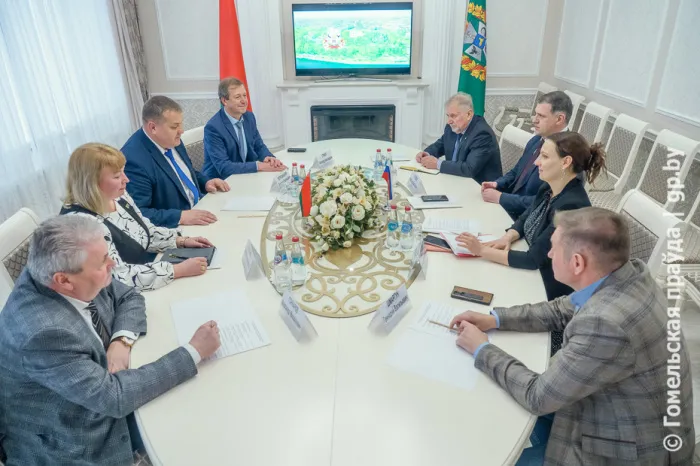 «Карусели» и молочные фермы под ключ. Гомель посетил министр сельского хозяйства Калужской области России Александр Ефремов