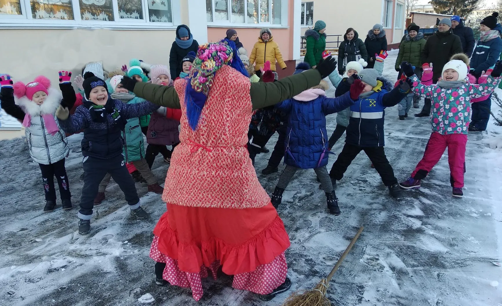 Cпортивный праздник «В гостях у Зимушки-зимы» прошел в санаторном яслях-саду Брагина с воспитанниками старших групп