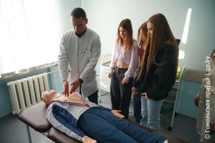Быстро среагируют и спасут: в Гомельском медуниверситете стартовал образовательный проект «Запусти сердце»