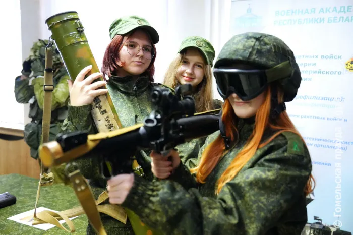 Что нужно сделать, чтобы стать офицером: в Гомеле прошла военно-патриотическая акция «Готовы Родине служить!» 