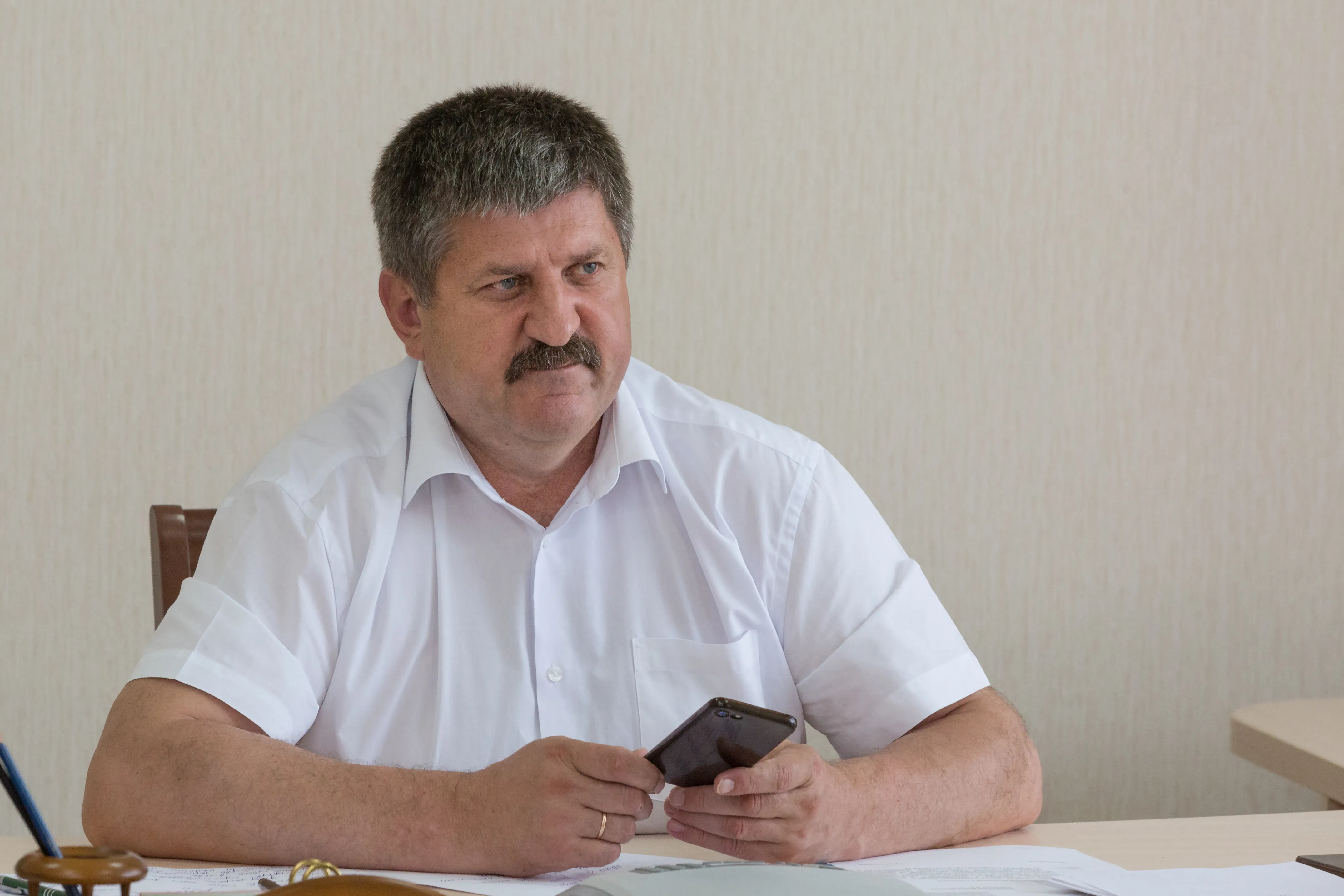 Шумная стройка, плохие дороги и проблемы водоснабжения: губернатор Геннадий Соловей ответил на вопросы жителей области