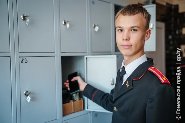 Алло, ничего не случилось. Узнали, как дети обходятся без телефона в школе Гомеля