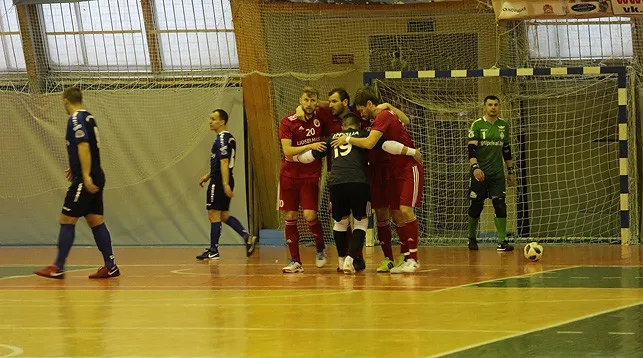 Фавориты чемпионата Беларуси по мини-футболу победили в очередном туре