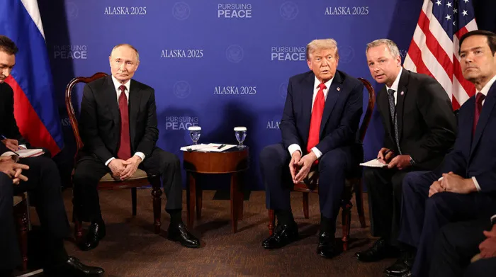 Встреча Путина и Трампа продолжается более двух часов 