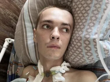 Сейчас у парня работают только глаза. 25-летний Дмитрий Блин нуждается в помощи неравнодушных белорусов