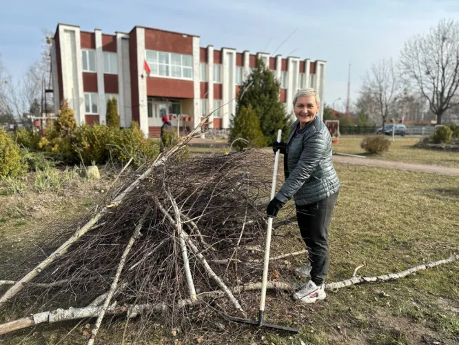 Жители Ельщины приняли участие в областном субботнике