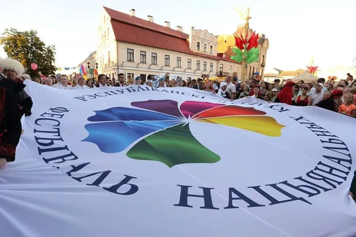 3 июня на фестивале национальных культур в Гродно пройдет круглый стол "Беларусь - наш общий дом: единство наций и поколений"