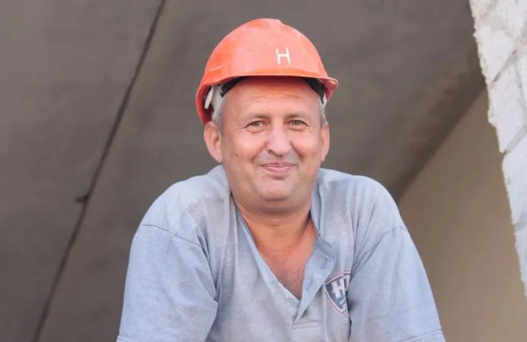 І будуем, і спяваем