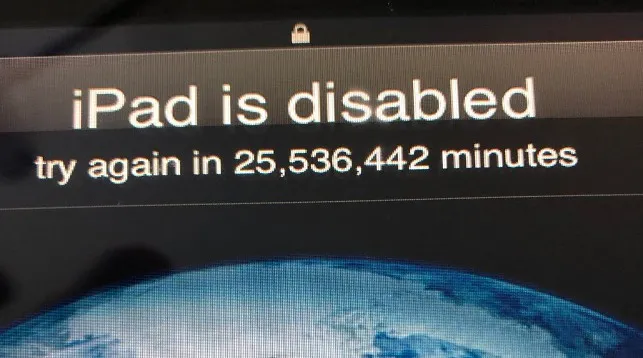 Трехлетний ребенок заблокировал iPad отца на полвека
