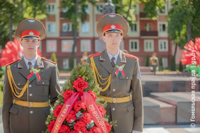 Гомельское областное управление № 300 ОАО «АСБ Беларусбанк» поздравляет жителей Гомеля и области с Днем Независимости Республики Беларусь и 80-летием освобождения Республики Беларусь от немецко-фашистских захватчиков!