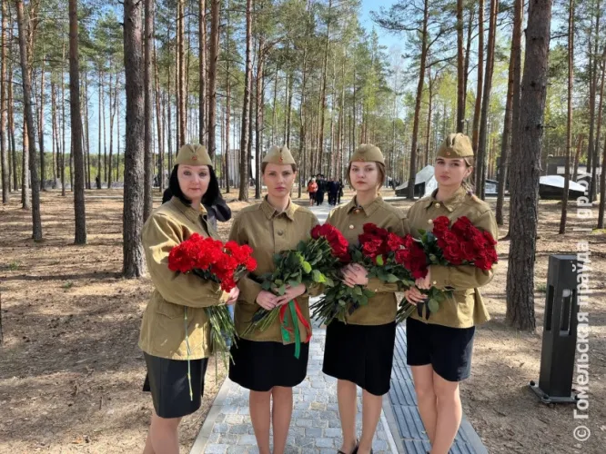 У мемориального комплекса в Озаричах на траурном митинге почтили память узников фашистских концлагерей