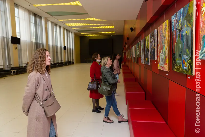 В ОКЦ состоялось открытие художественной выставки студии рисования "Блакiт"