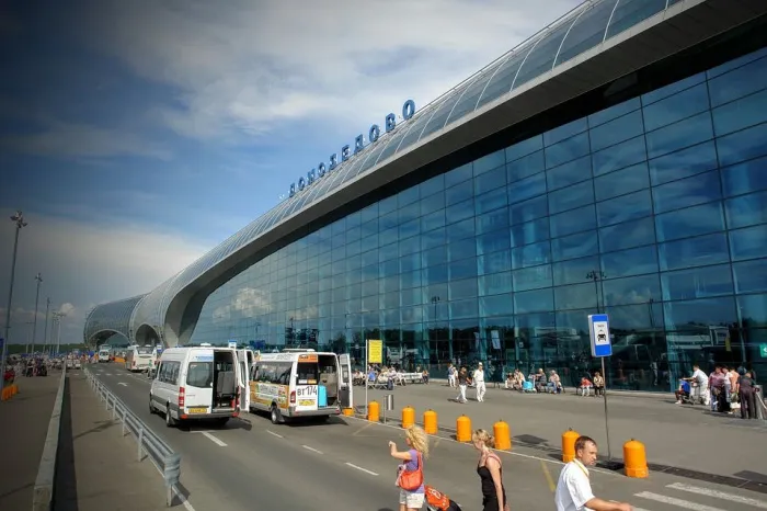 Как добраться до аэропорта и не сорвать вылет: разбираем варианты