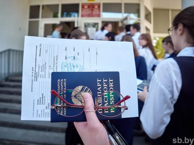 Узнали, какие вопросы по вступительной кампании чаще всего звучат на горячей линии Минобразования