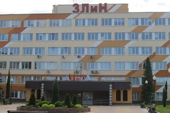 ОАО «ГЗЛиН» специализируется на выпуске сельскохозяйственной техники