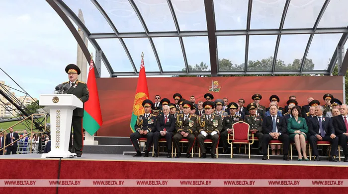 Александр Лукашенко: в Беларуси делается все и даже больше, чтобы армия и народ были готовы защитить страну