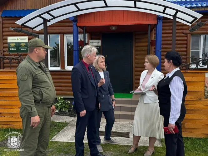 Член Совета Республики, председатель областного Совета депутатов Екатерина Зенкевич с рабочим визитом посетила Ельский район