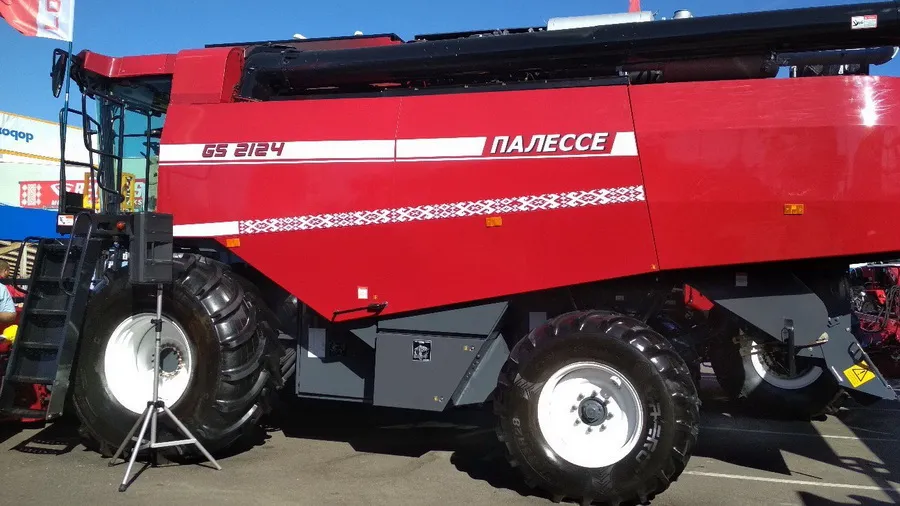 Гомсельмашевский комбайн КЗС-2124 продолжает притягивать внимание прессы