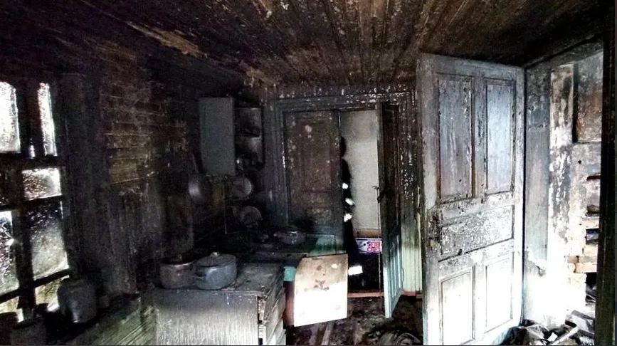 В Наровле на пожаре из-за неосторожного курения погиб пенсионер