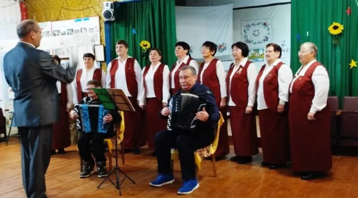 В Наровле хор ветеранов районного Дома культуры представил концертную программу