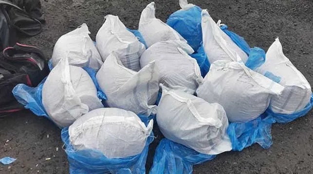 Жители Мозыря перевозили в рейсовом автобусе 120 кг насвая