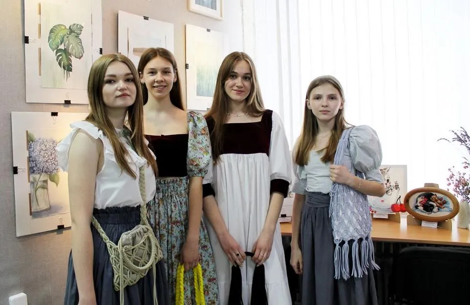 В ГГУ имени Франциска Скорины открылась выставка "Посмотри в глаза природе"