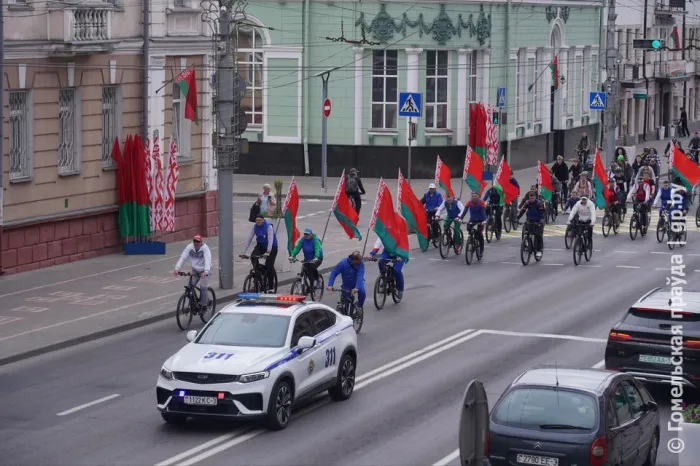 В городе над Сожем завершился масштабный велопробег «Вместе под флагом страны»