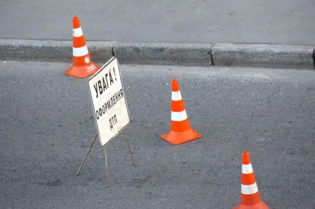 В Гомеле мужчина внезапно выбежал из-за автобуса и попал под легковушку