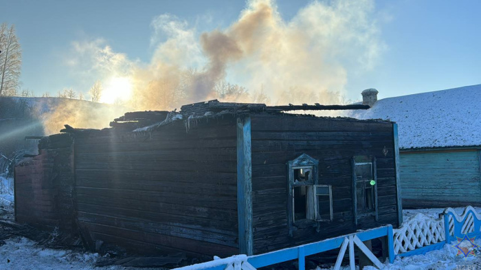 В Калинковичском районе на пожаре в жилом доме погибли два человека