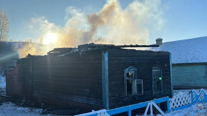В Калинковичском районе на пожаре в жилом доме погибли два человека