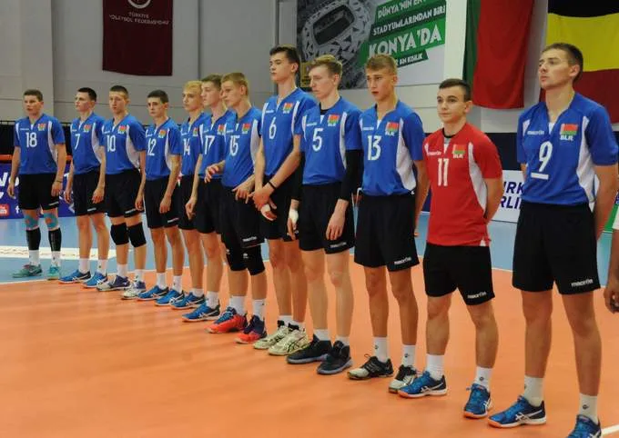Юношеская сборная Беларуси (U-17) в решающем матче группового этапа ЧЕ уступила россиянам 