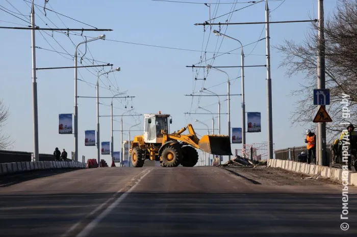 В Гомеле власти контролируют ремонт стратегического путепровода