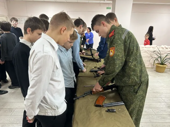 Учащиеся и педагоги Гомельского кадетского училища провели профориентационные встречи в Мозыре и Калинковичах 