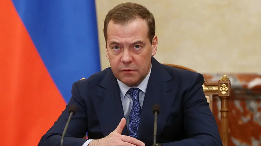 "Первый пошел…" Медведев после ухода Джонсона ждет новостей из ФРГ, Польши и Прибалтики