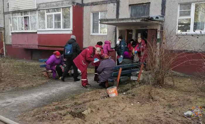 Гомельскія ратавальнікі на пажары выратавалі тры чалавекі, 12 эвакуіраваліся самастойна