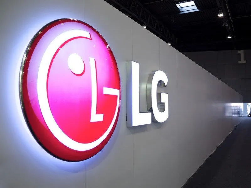 LG разработает смартфон со сворачиваемым экраном