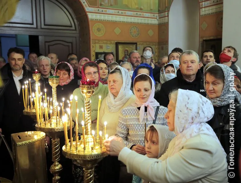 В Свято-Никольском храме в Гомеле прошло Пасхальное богослужение