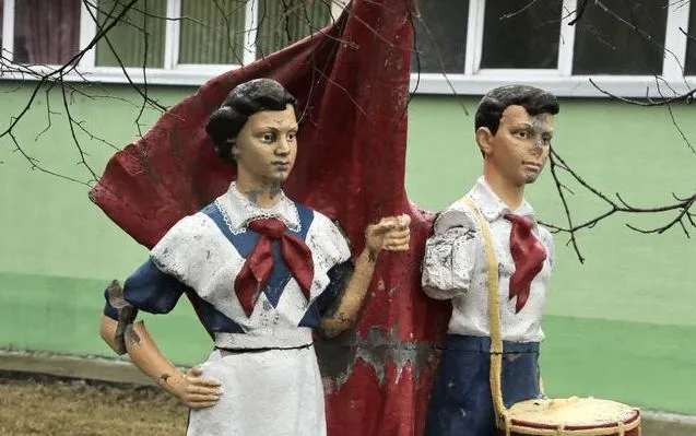 Бей в барабан на островке социализма