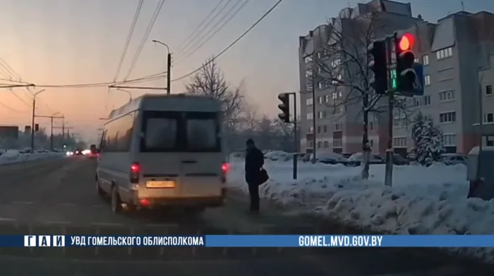 Проигнорировал два стоп-сигнала: водитель маршрутки из Гомеля лишился прав на 21 месяц