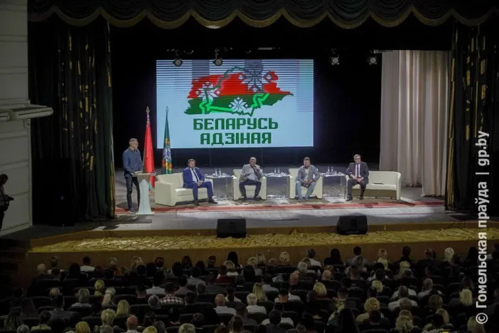 В Светлогорске побывал десант информационно-просветительского проекта "Беларусь адзiная" 
