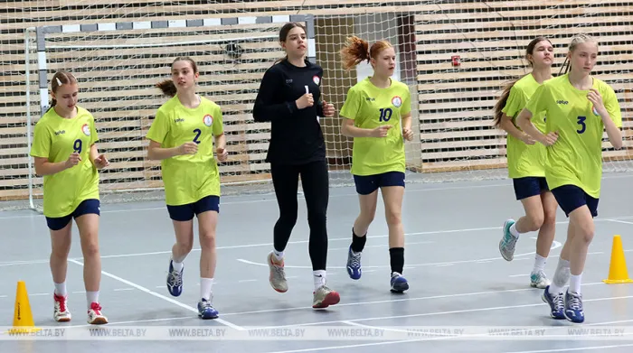 В чьих руках окажется "Стремительный мяч"? В Жлобине стартовал финал соревнований по гандболу