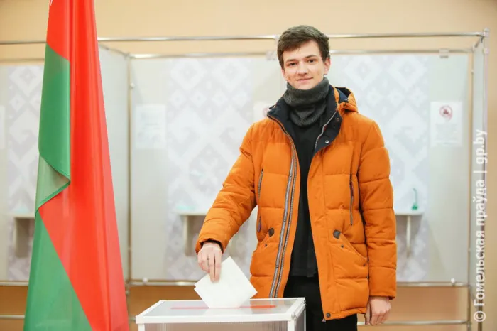 В начальной школе №63 в Новобелицком районе Гомеля в день выборов Президента Беларуси царит атмосфера праздника