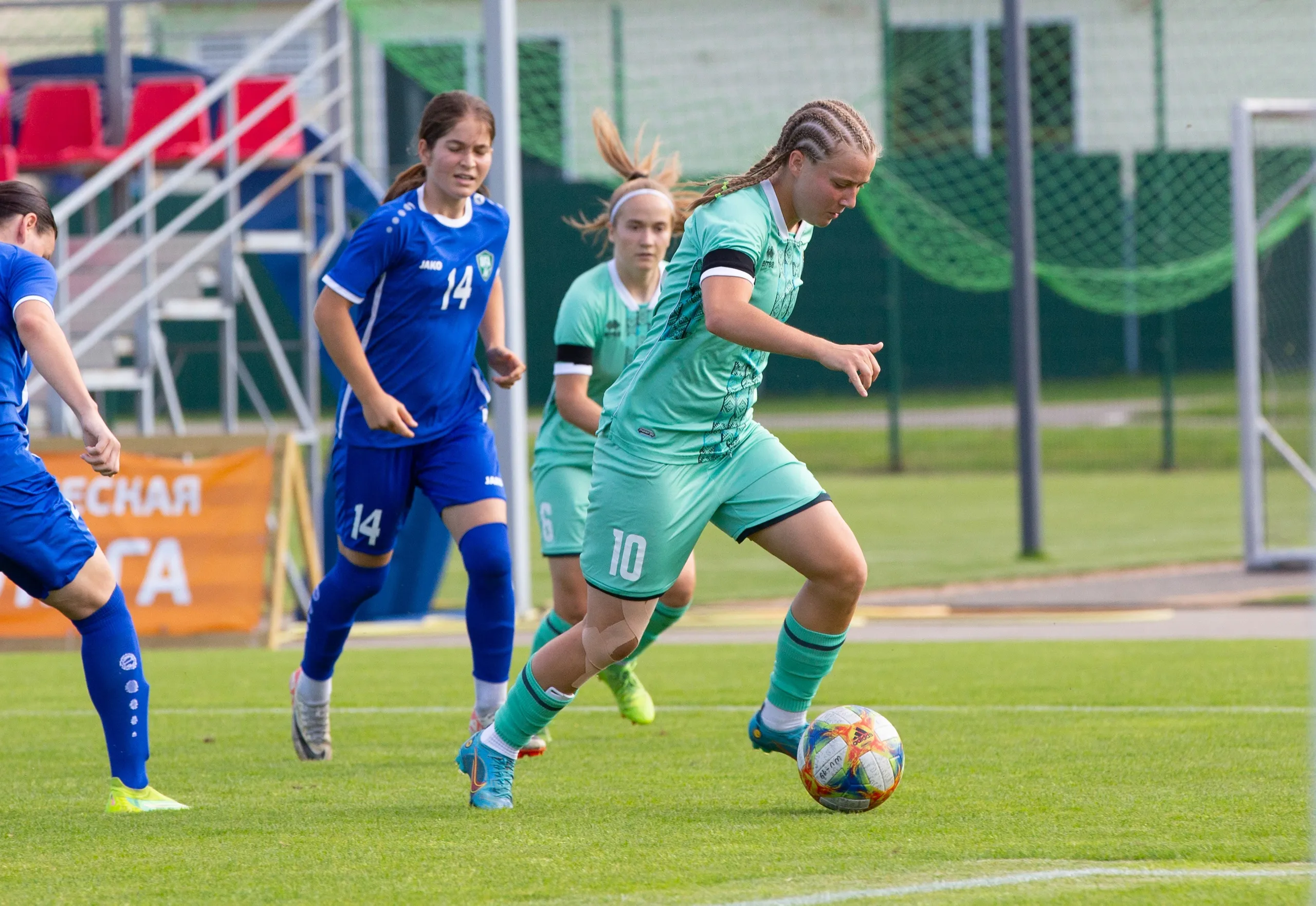 Футболистки сборной Беларуси U19 уверенно переиграли сверстниц из Узбекистана
