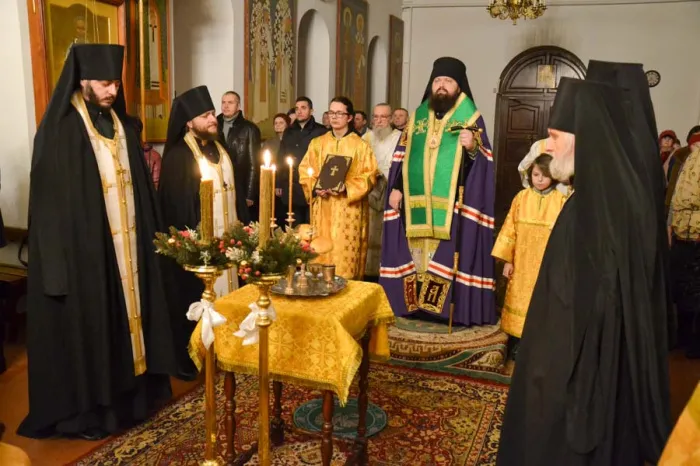 В Никольском монастыре прошло Всенощное бдение в канун дня памяти Серафима Саровского
